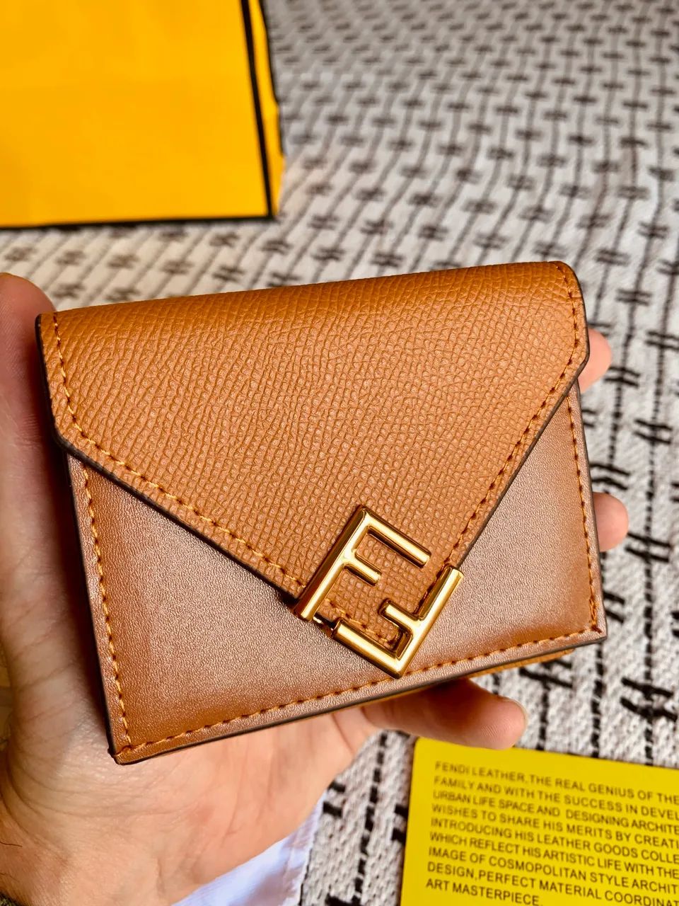 carteira fendi original em couro marrom - Foto 3