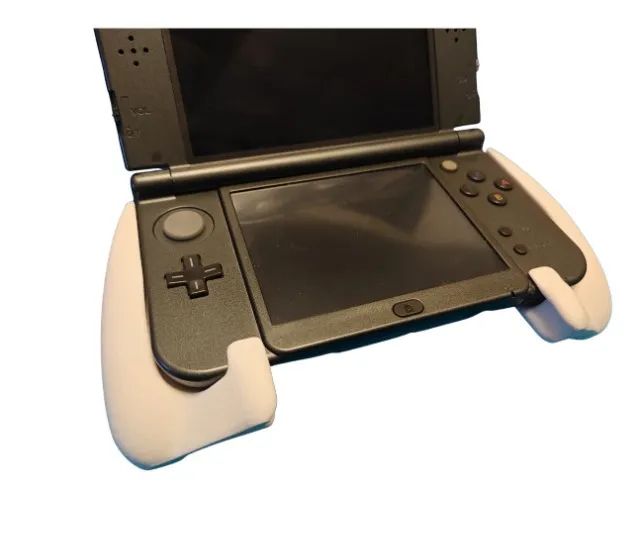 Grip Ergonômico Compatível com Nintendo 3DS X - Preto ou Branco - Foto 5