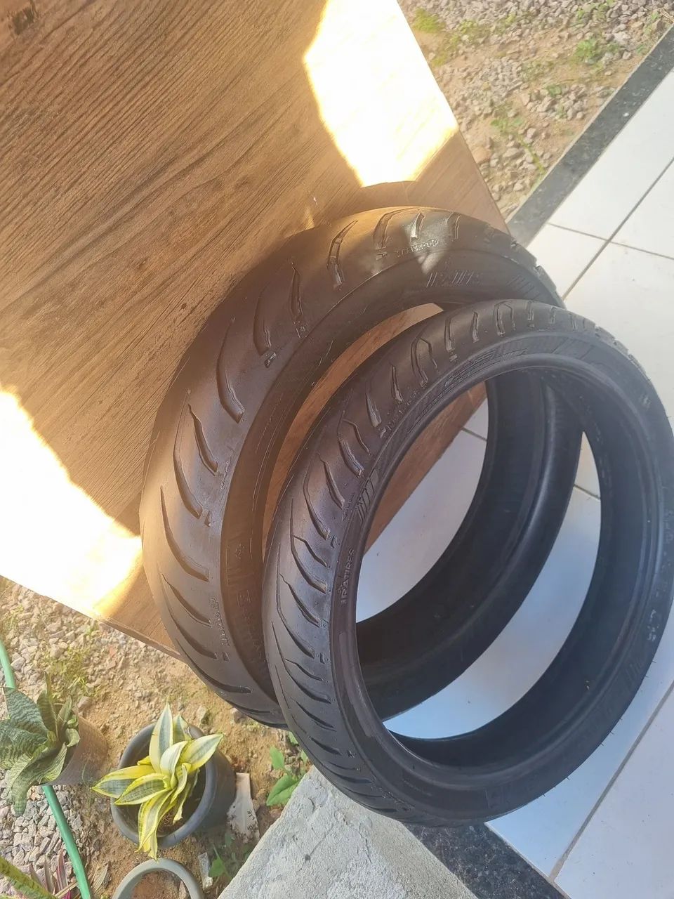Vendo pneus para moto