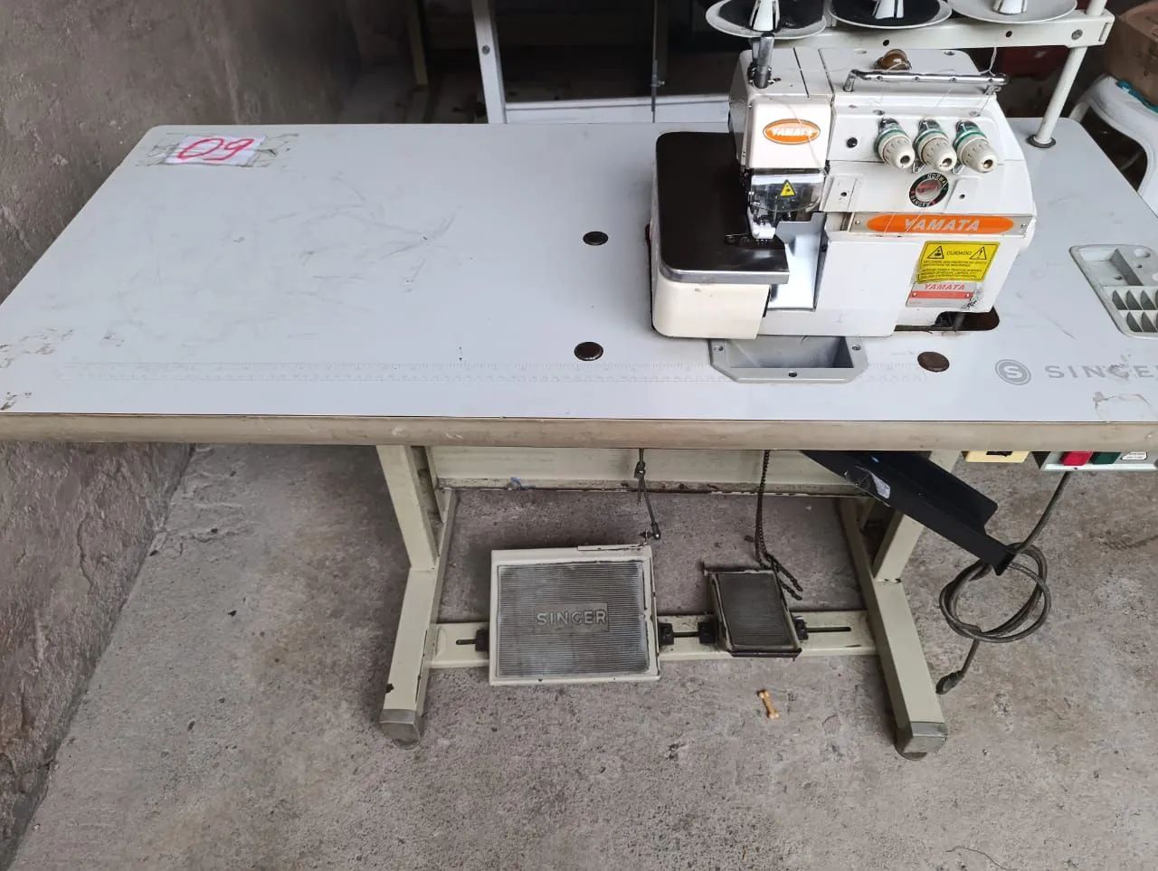 Máquina de Costura Overlock Industrial Singer