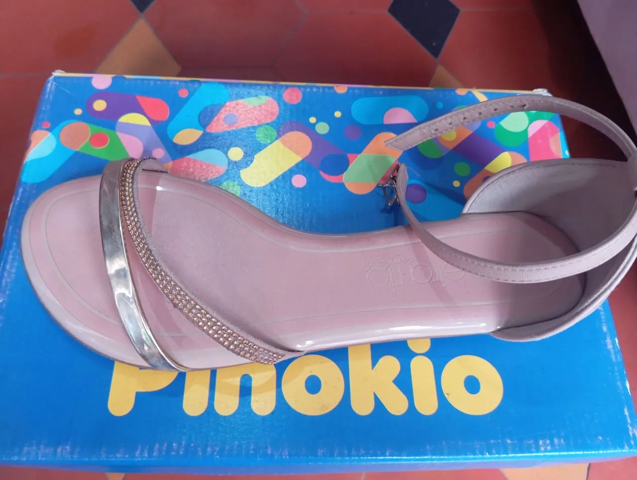 Sandálias douradas em ótimo estado - Foto 3