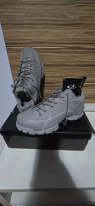 Tênis Oakley Masculino Cinza