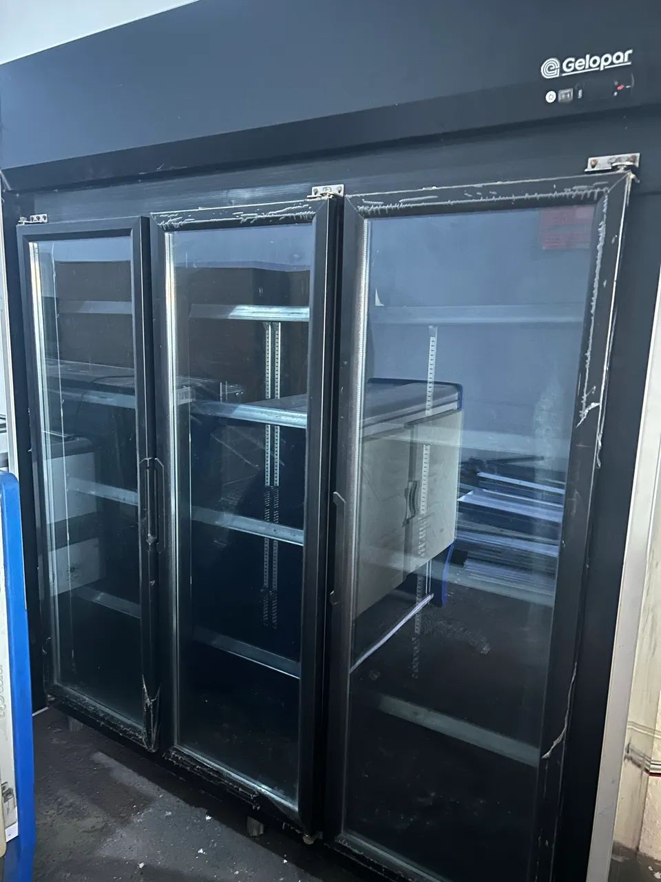 FRIZZER EXPOSITOR VERTICAL 3 PORTAS - Foto 2