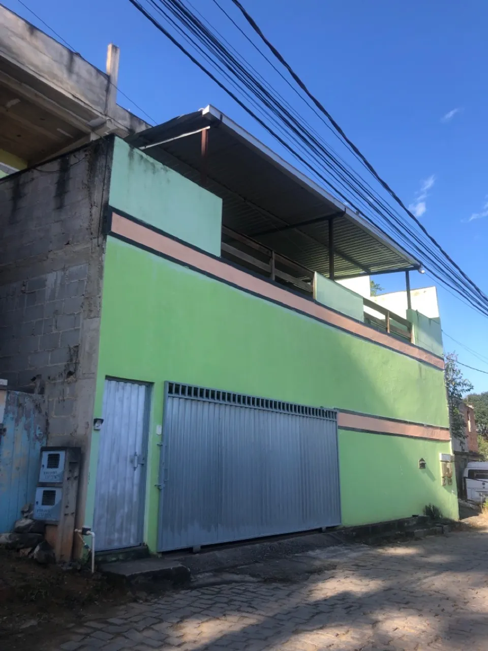 Vende-se uma casa
