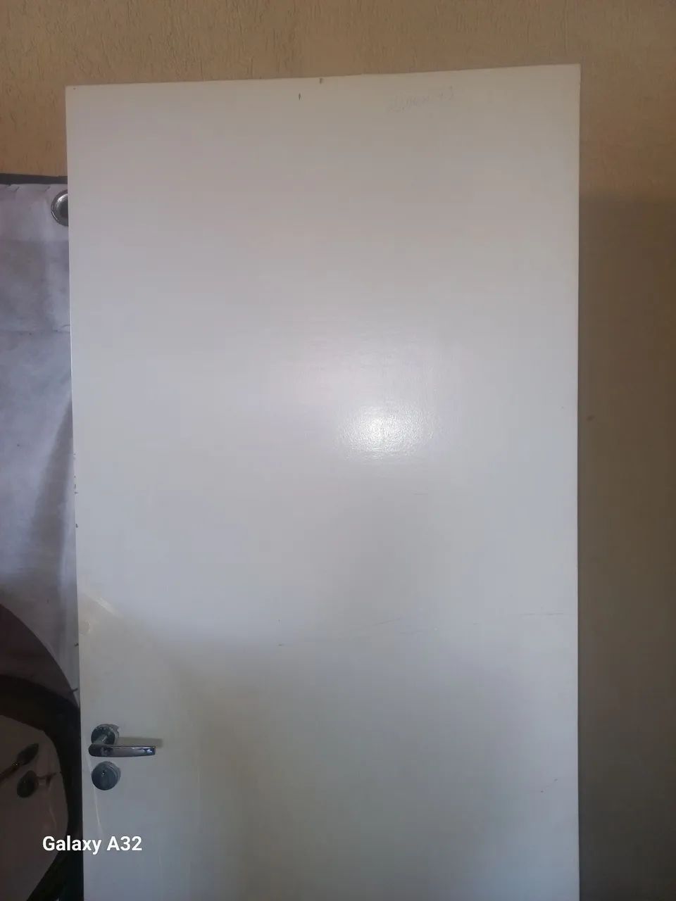 PORTAS DE MADEIRA SEM DETALHES COM FECHADURA E 2 CHAVES MEDIDAS NA DESCRIÇÃO  $ 180 CADA - Foto 2