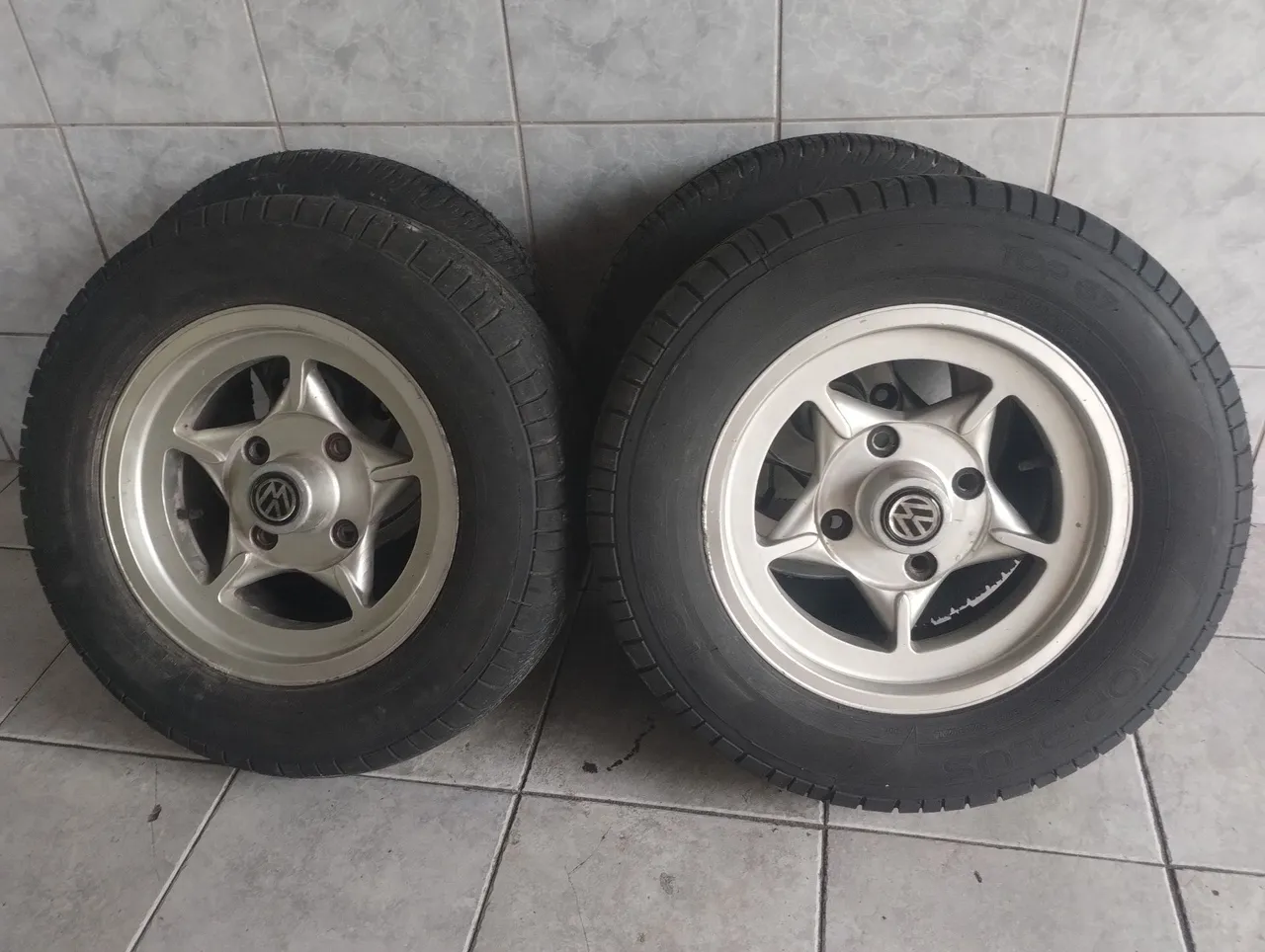 Rodas de liga leve VW original aro 14.