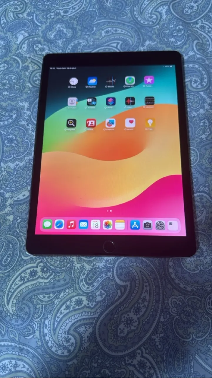 Tablet 7. APPLE