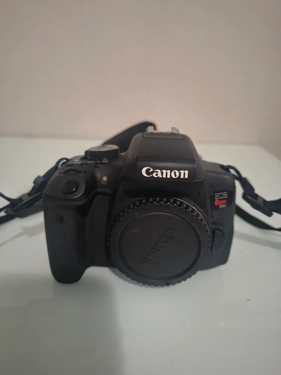 Câmera Canon EOS Rebel T6i
