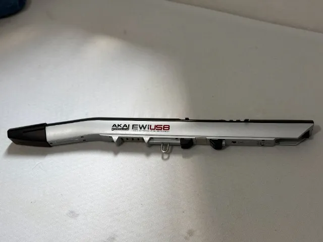 Akaii Ewi Usb Sax Eletrônico - Controlador De Midi