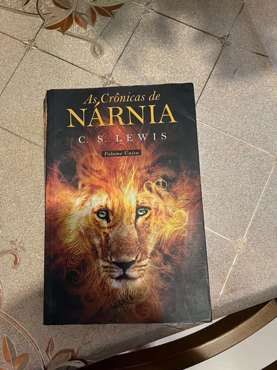 Livro único das Crônicas de Nárnia novo