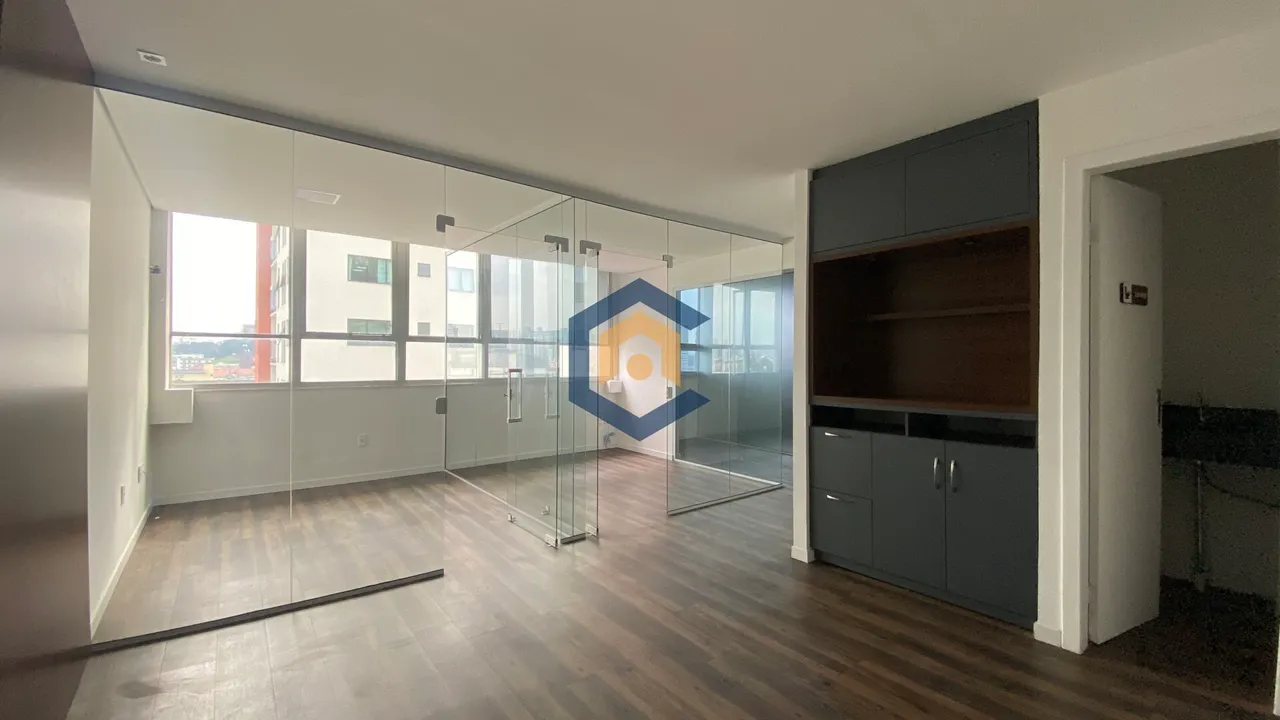 Excelente sala comercial com 75,36m² a venda no Centro de Joinville/SC