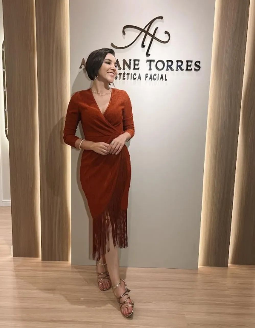 Vestido de festa marrom franjas