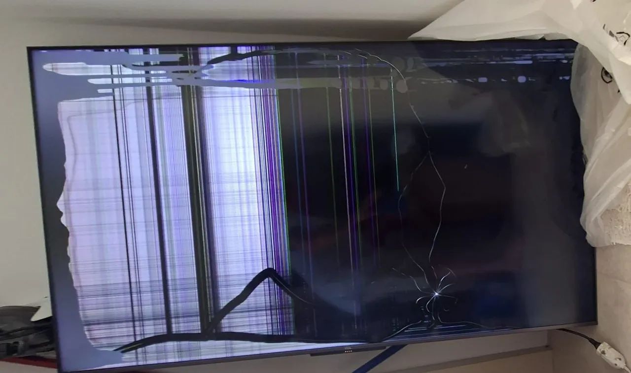 TV TCL QLED 65c715 com a tela quebrada! Tenho o controle original! Para retirada de peças! - Foto 5