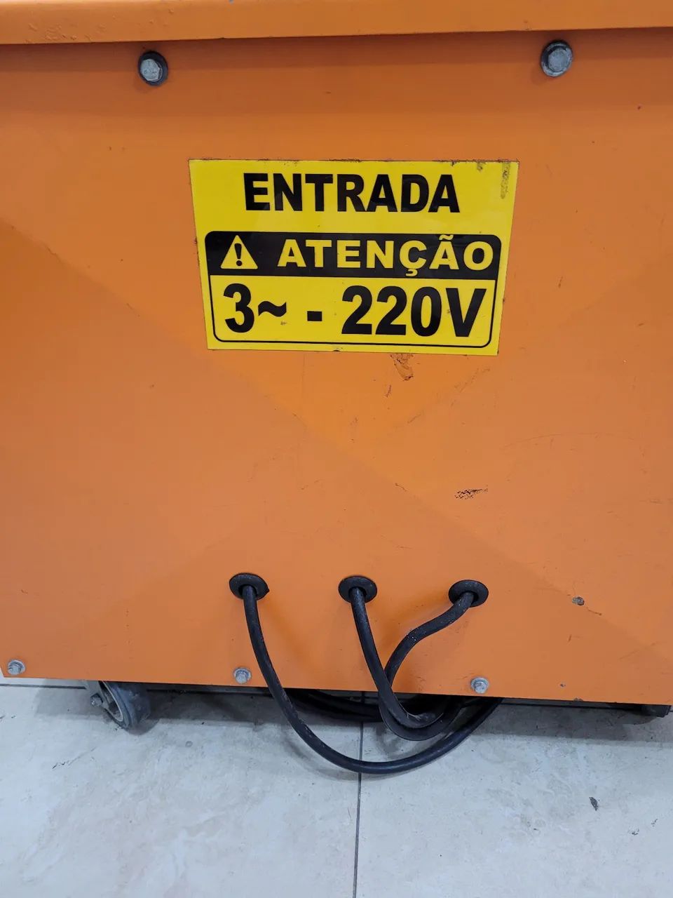 Transformadores de voltagem trifásico 
