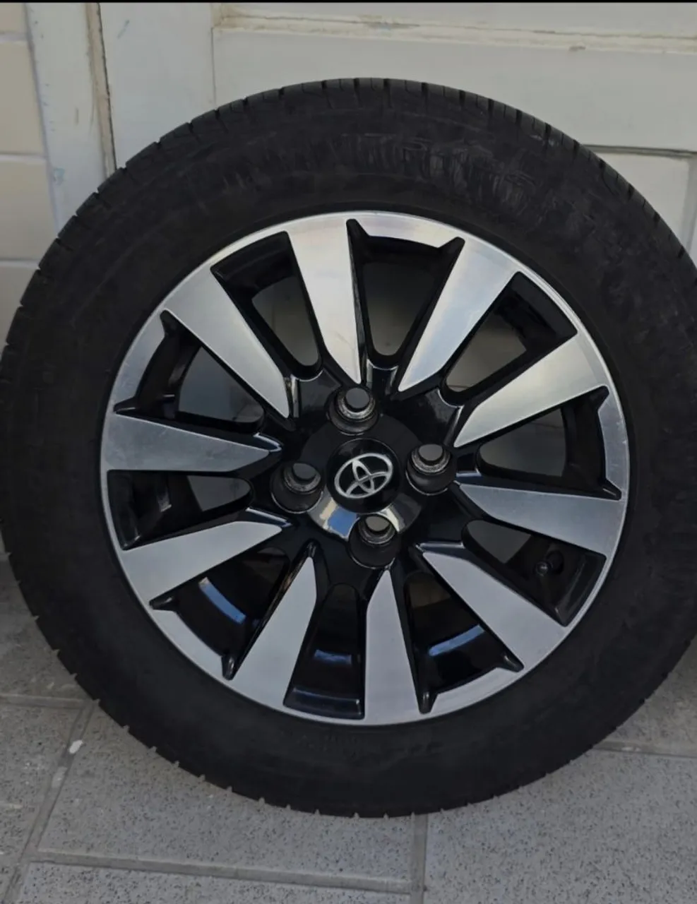 Kit 4 Rodas de liga leve com pneu completaToyota