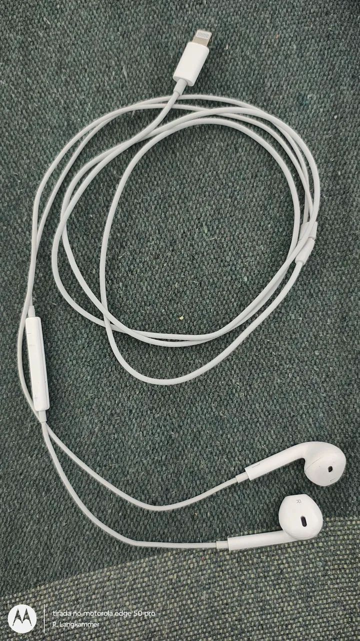 Fone de ouvido Apple EarPods com conector Lightning - Foto 3