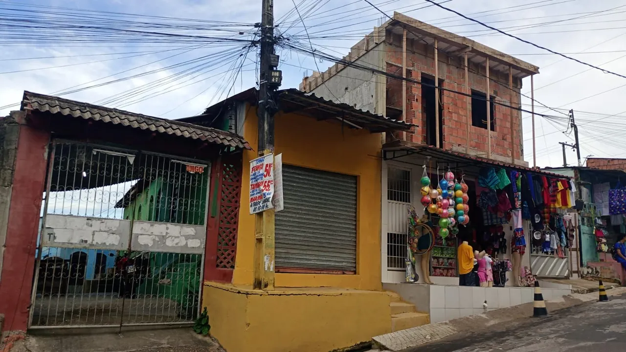 Vendo uma sala comercial é essa amarela