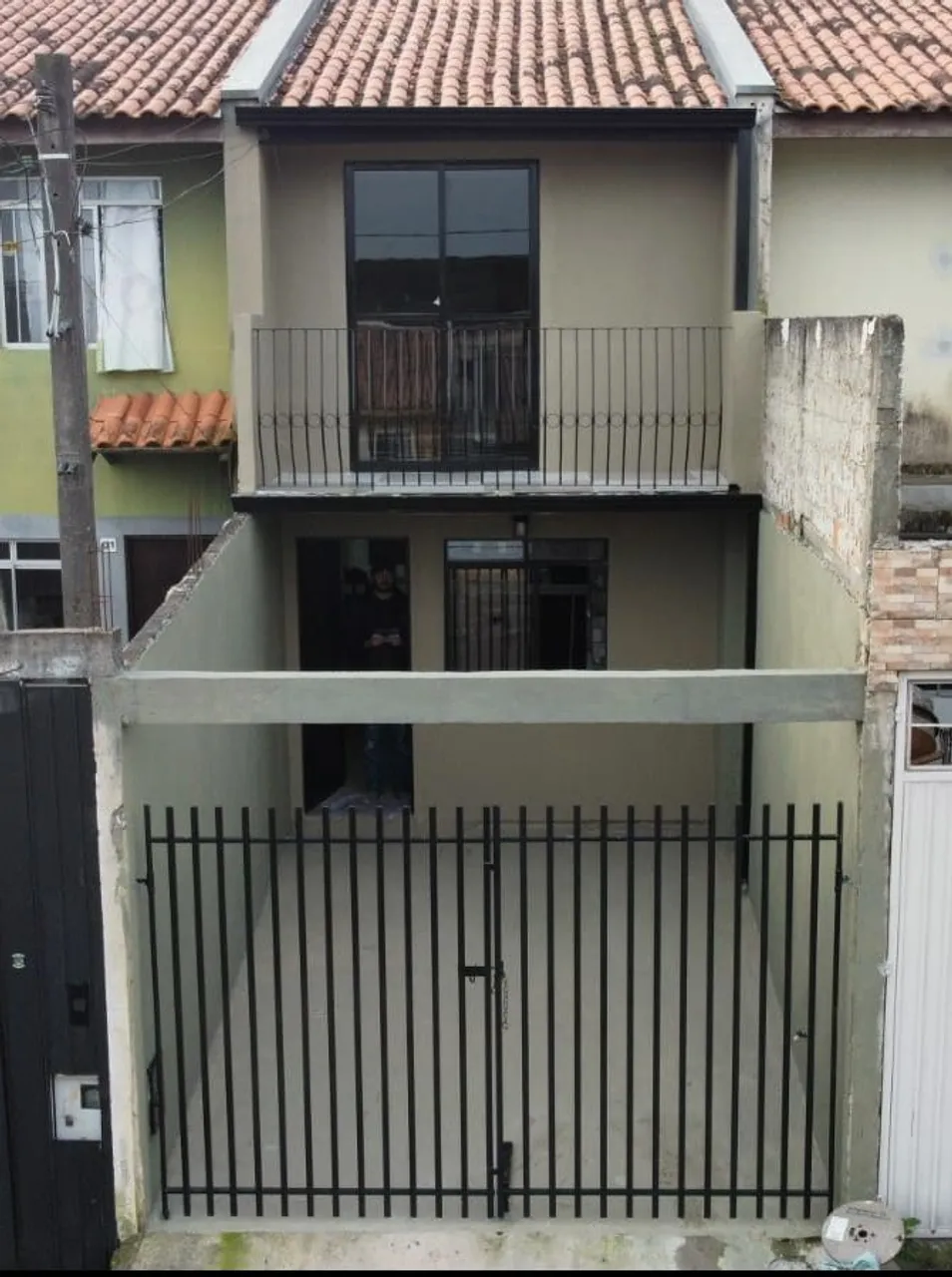 Alugo sobrado