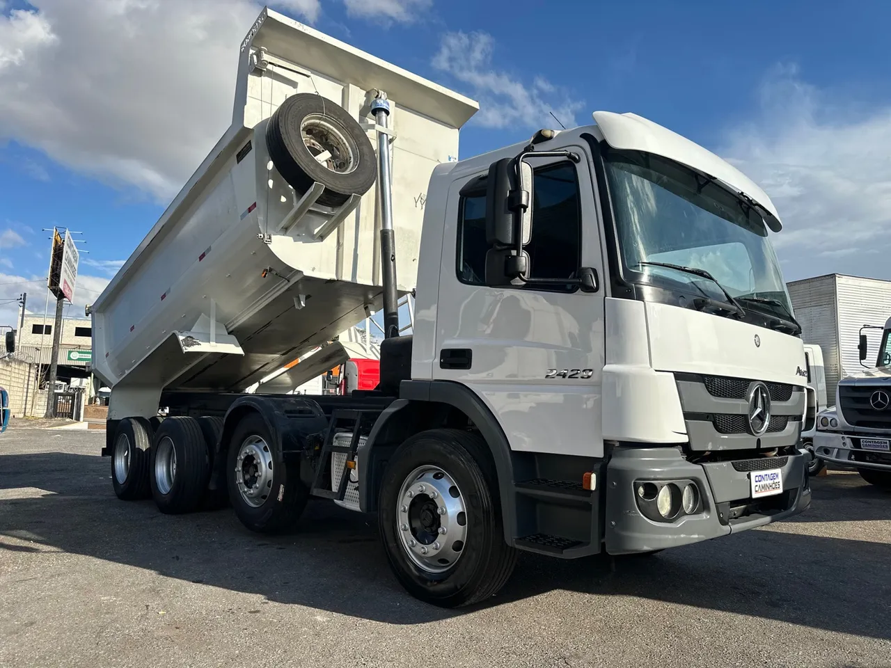 Mercedes-Benz 2429 2013 Caçamba 14m3 bitruck direcional único dono