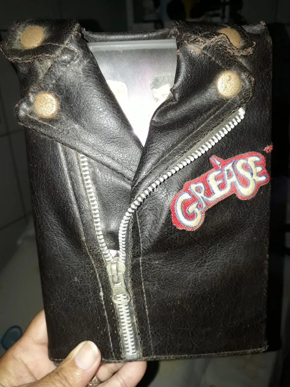 Caixa de DVD Grease - Couro