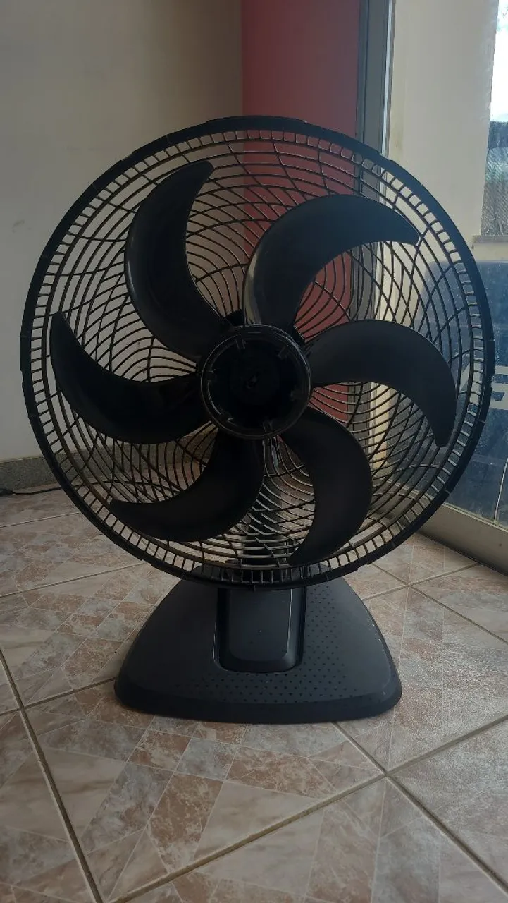 Ventilador de Mesa Arno 6 Pás - Preto
