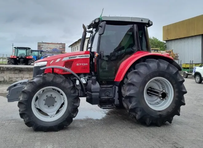 Trator Massey Ferguson 6713R