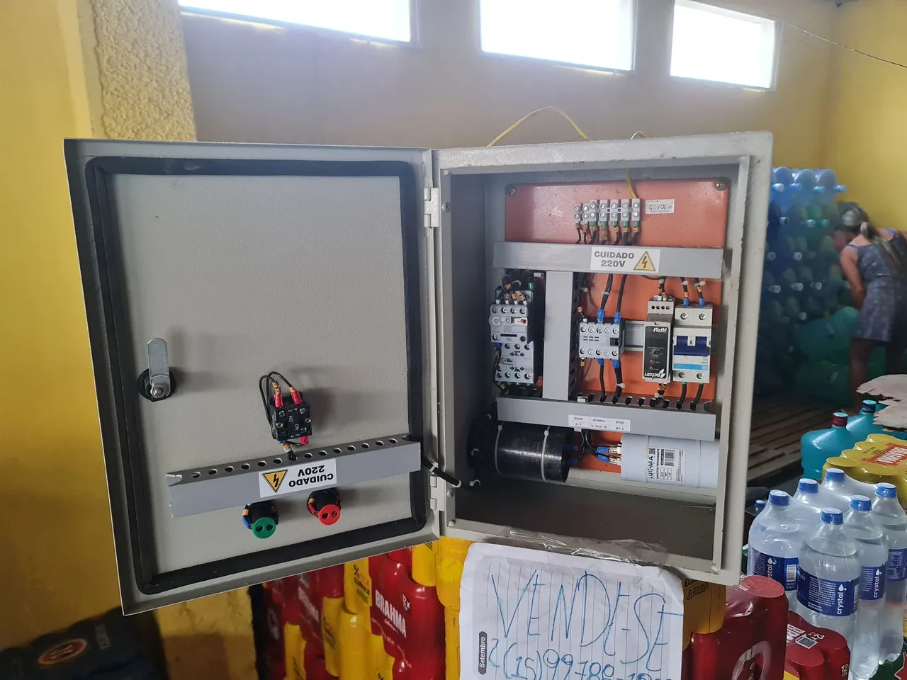 Quadro de Distribuição Elétrica 220V