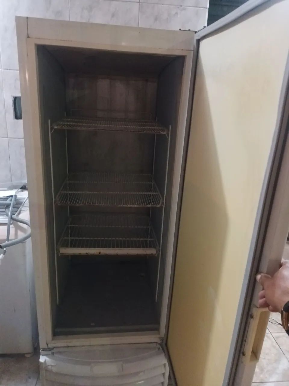 Cervejeira metal frio 220 tudo funcionando perfeitamente  - Foto 5