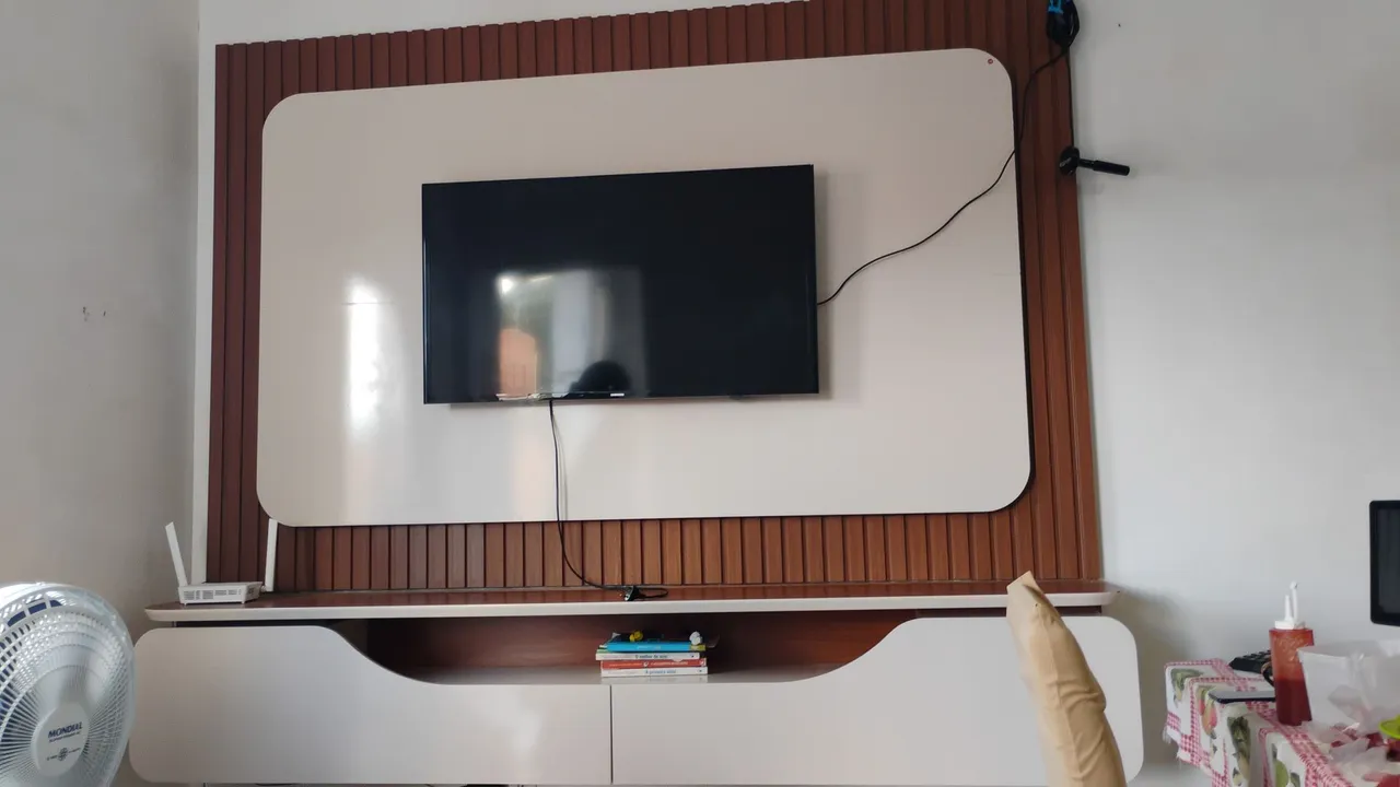 Painel suspensso com rack
