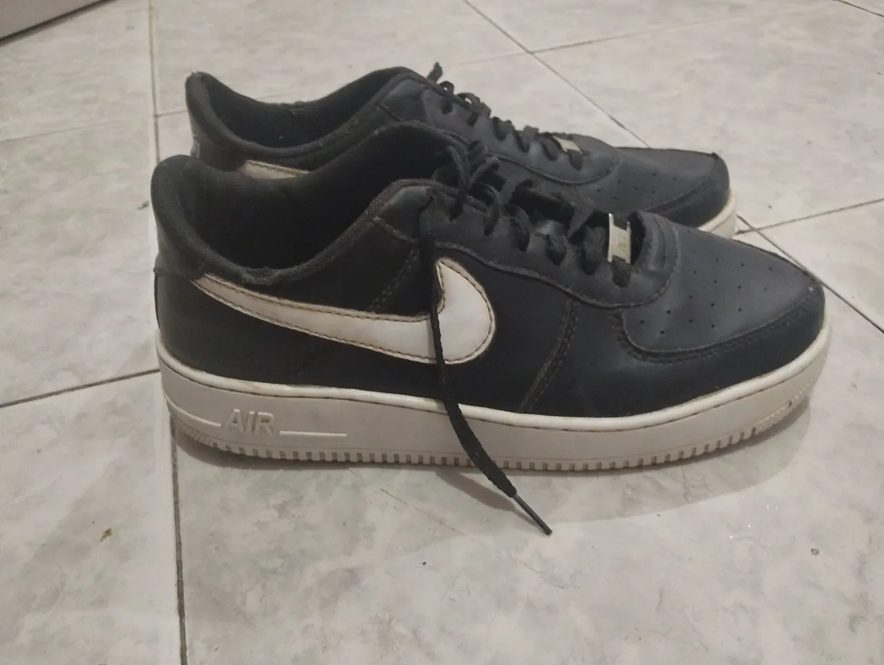 TÊNIS AIR FORCE 1 PRETO/BRANCO (USADO)