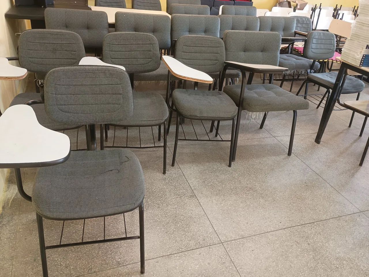 Cadeiras Universitárias com Prancheta - Foto 2