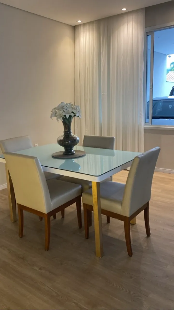 Mesa de Jantar Elegante com 4 Cadeiras