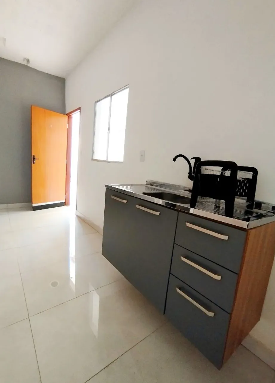 Centro - AP Quarto/sala - Kitnet + luz + água