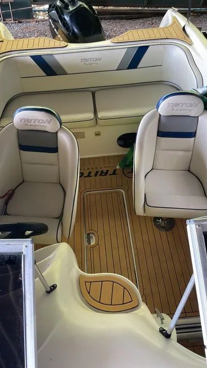 Lancha Triton 200 cabinada motor mercuru 115 Hp 4t conjunto ano 2010 apenas 230 horas  - Foto 7