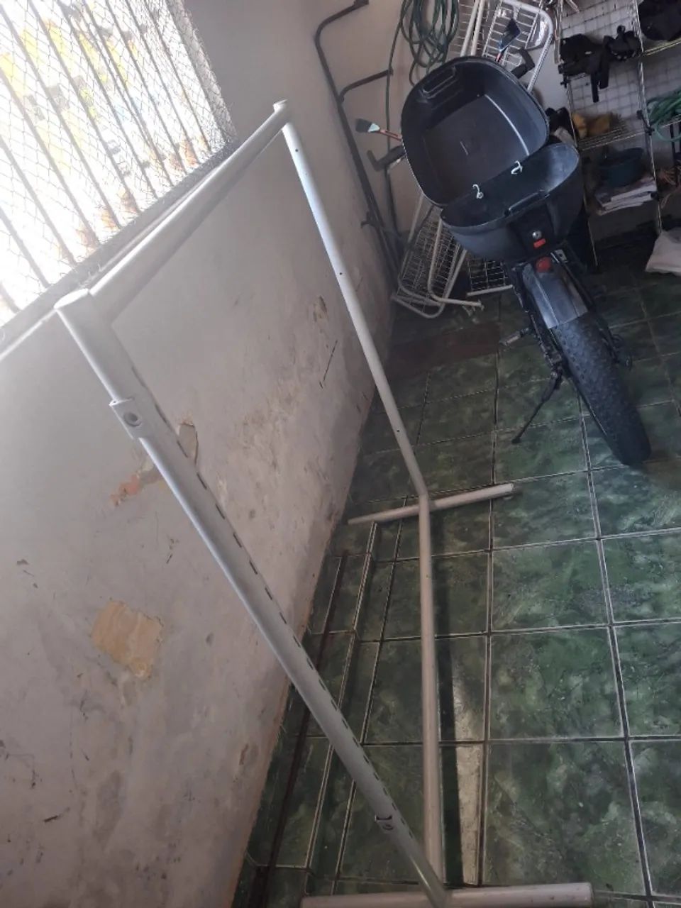 Arara de chão pra roupa( ferro) - Foto 2