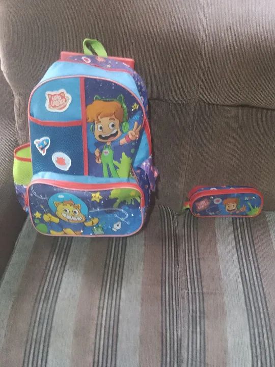 Mochila Infantil de Rodinhas acompanha um estojo duplo - Foto 5