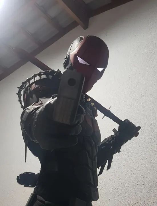 Capacete Capuz Vermelho Ronin Automatizado