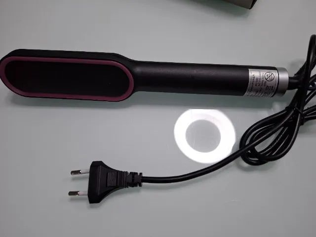 Escova alisadora com controle de temperatura straight comb