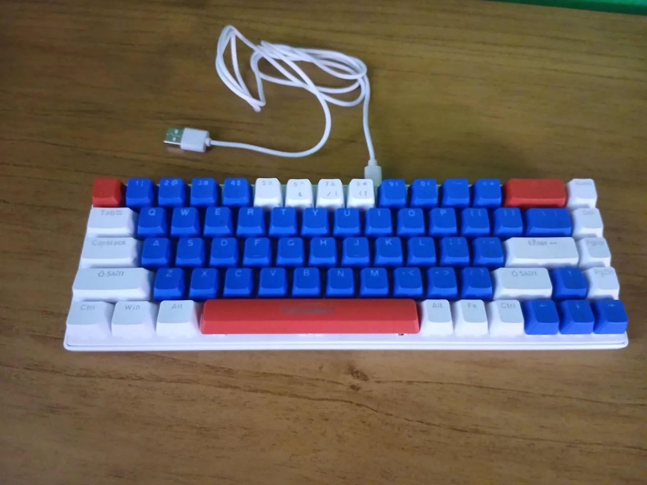 Teclado Mecânico Ultramax 60% - Pouco Uso - Com Caixa / RGB 