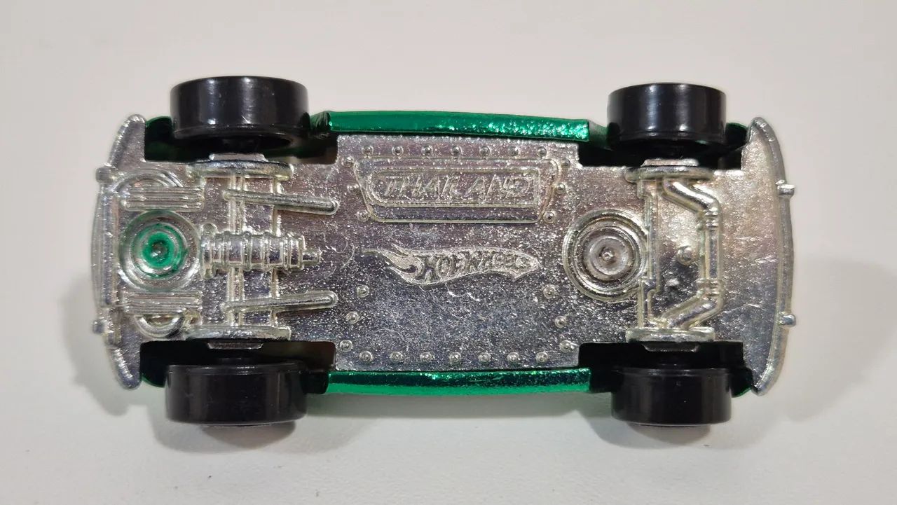 Hot Wheels Classics Volkswagen Beetle Convertible  - Foto 6