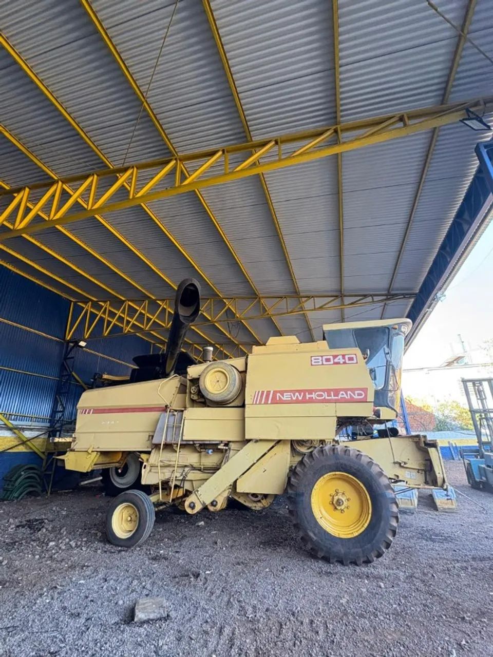 COLHEITADEIRA USADA, NEW HOLLAND, MODELO 8040 - ANO 1990 - Foto 4