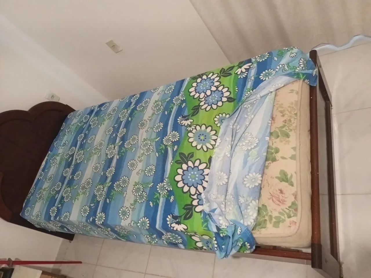 Cama de Solteiro com colchão 