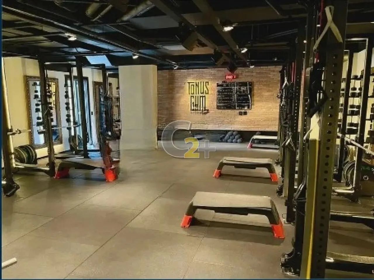 Loja Comercial e 2 banheiros à Venda, 450 m² - Foto 2