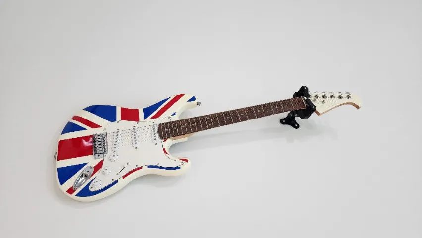 GUITARRA STRATOCASTER SEM USO + BRINDE - N13770 - Foto 6