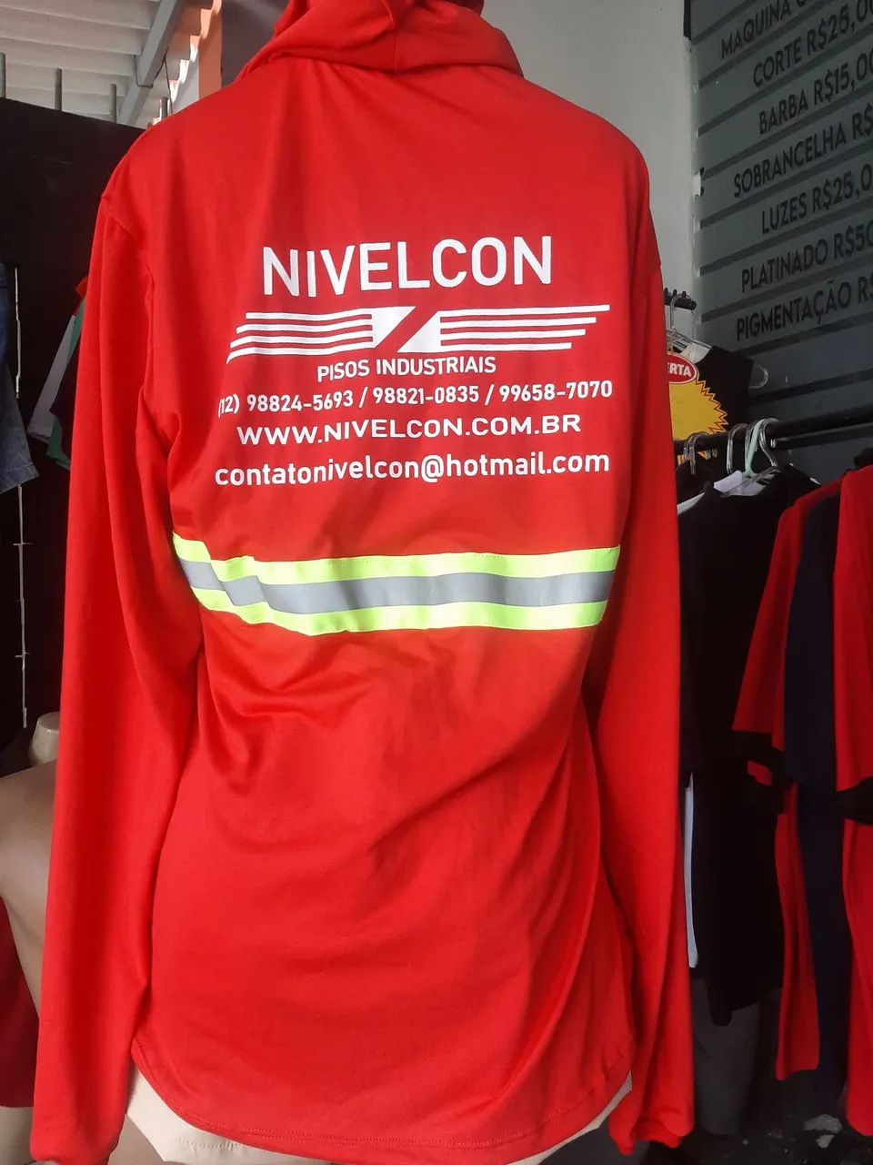 Uniforme em brim.polo.camisetas.