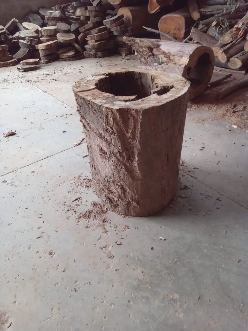 Base de mesa rústica de madeira maciça