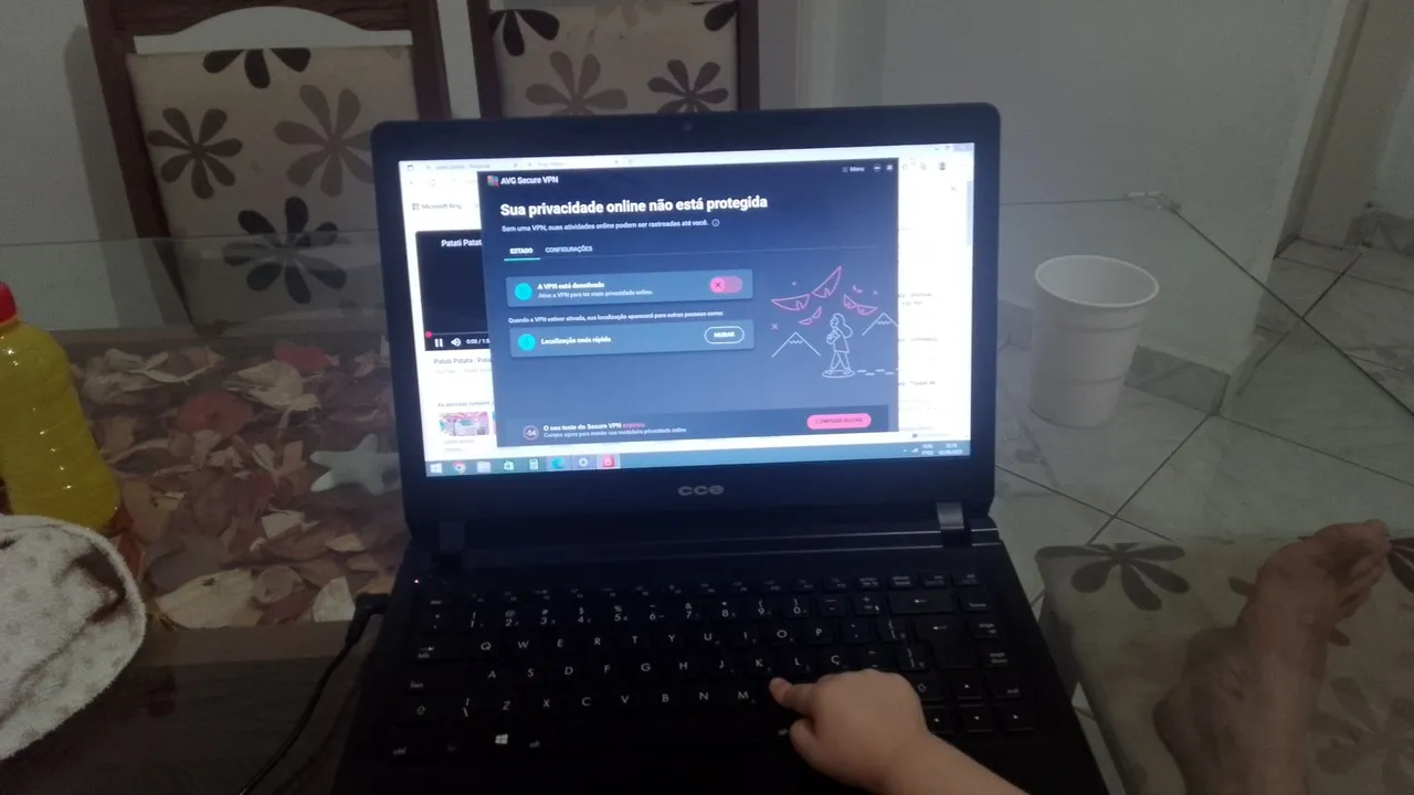 Notebook cce ótimo pra estudos semi novo