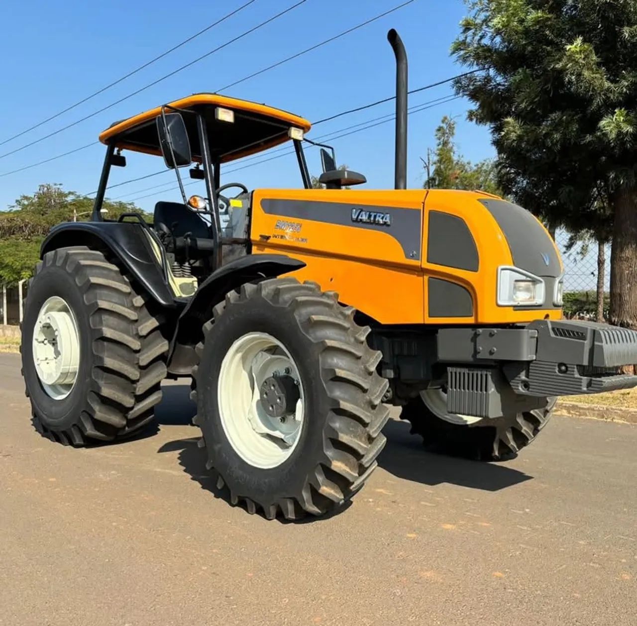 Trator Valtra BM125 - Parcele - Foto 4