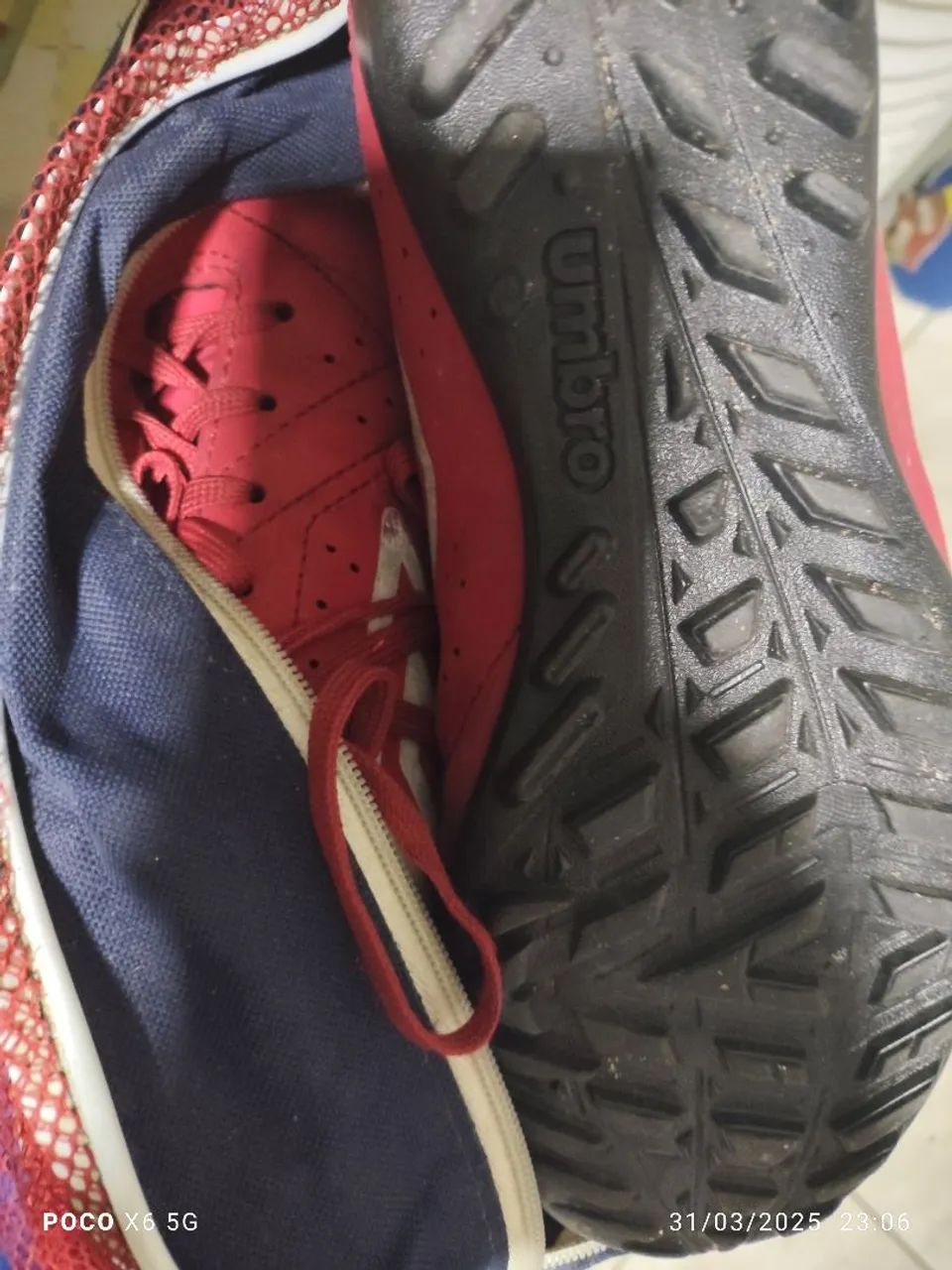 Chuteiras Umbro - Tamanho 41 - Usadas - Foto 2