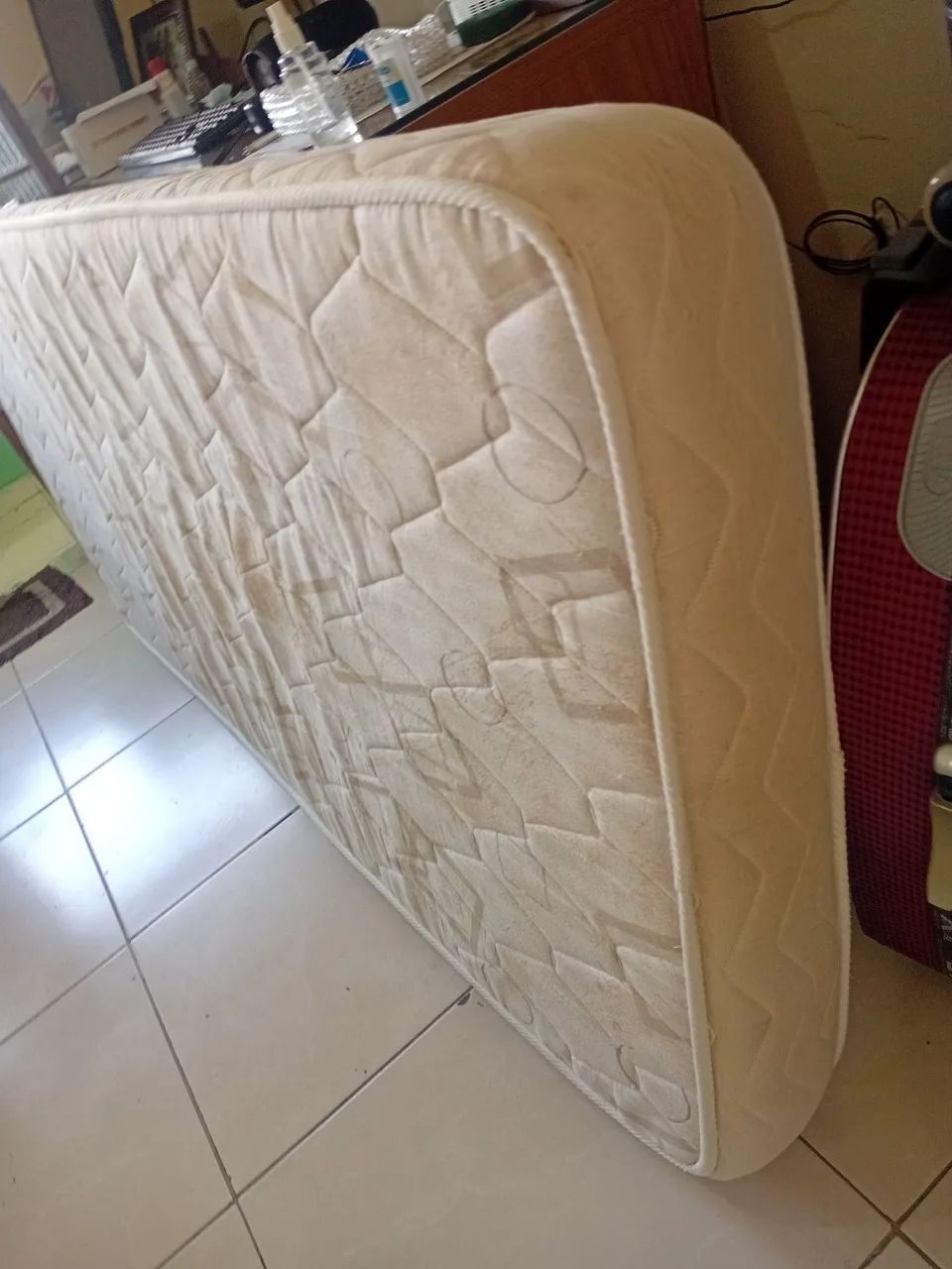 COLCHÃO D33 CONSERVADO